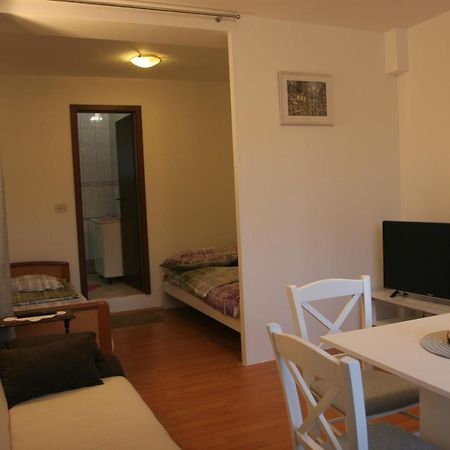 Studio Apartman Maria Cavle Bagian luar foto