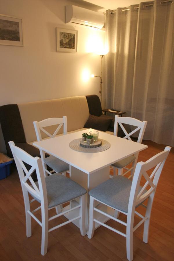 Studio Apartman Maria Cavle Bagian luar foto