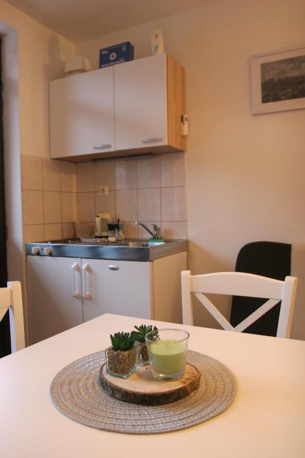 Studio Apartman Maria Cavle Bagian luar foto