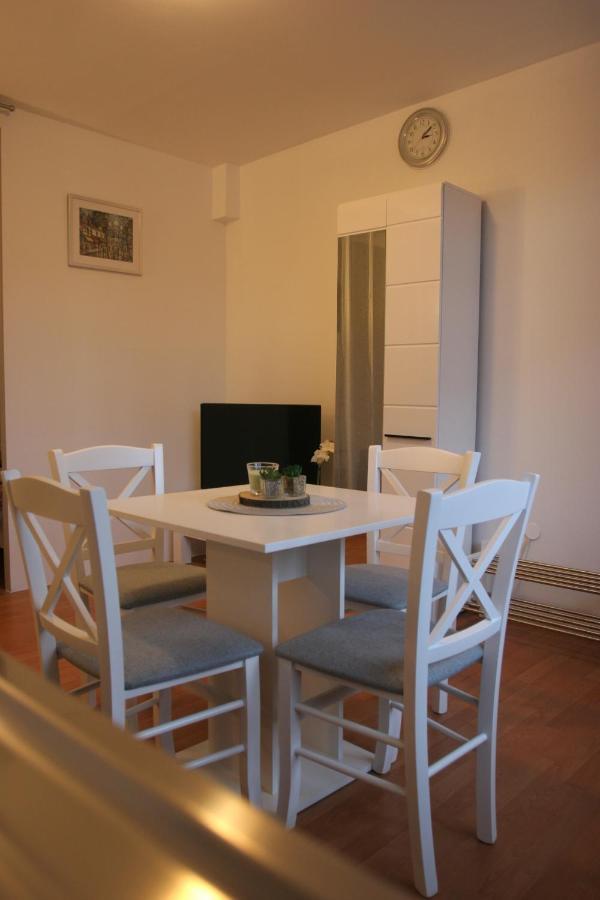 Studio Apartman Maria Cavle Bagian luar foto