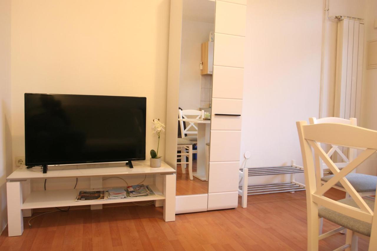 Studio Apartman Maria Cavle Bagian luar foto